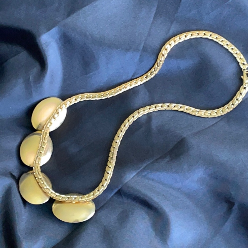 💥2 for $20 Vintage ‘70’s Necklace With Jade-Coloured Gemstones - Picture 9 of 10